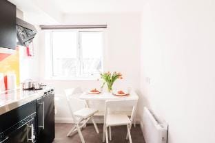 Stylish 2-Bed Flat – Central Southampton Spot Vacation rental in Southampton