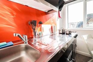 Stylish 2-Bed Flat – Central Southampton Spot Vacation rental in Southampton