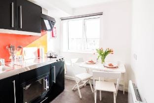 Stylish 2-Bed Flat – Central Southampton Spot Vacation rental in Southampton