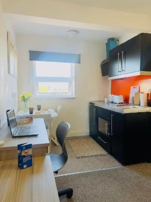 Central Studio: Walk to City & Hospital Vacation rental in Southampton