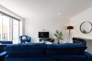 Modern 2-Bed Flat + Parking Included Vacation rental in Staines-upon-Thames