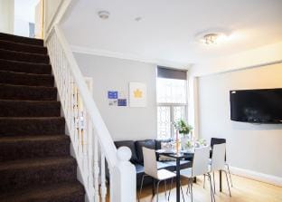 Work & Unwind – Cozy Contractor Stay Vacation rental in Luton