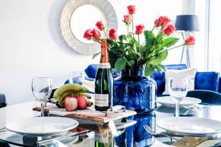 Bright 1-Bed Flat – Free WiFi & Parking Vacation rental in Staines-upon-Thames