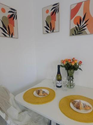 Stylish 2-Bed Apartment with Outdoor Patio Space Vacation rental in Southampton