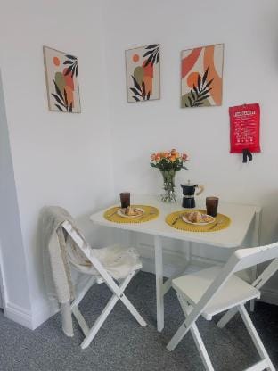 Stylish 2-Bed Apartment with Outdoor Patio Space Vacation rental in Southampton