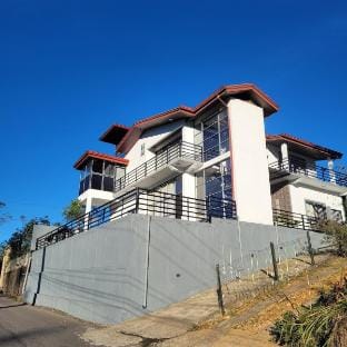 Nottingham Villa Vacation rental in Central Province