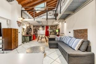 A.Loft metro below the house, sleeps 5 Vacation rental in Sesto San Giovanni
