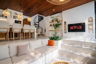 Layth: Modern 4BR Villa w/ Sunken Seating, Canggu Vacation rental in North Kuta
