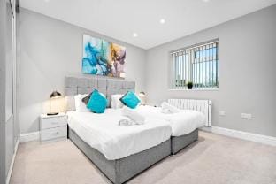 Grand 5 Bedrooms and 2 Bath Birmingham Home Vacation rental in Metropolitan Borough of Solihull