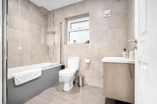 Grand 5 Bedrooms and 2 Bath Birmingham Home Vacation rental in Metropolitan Borough of Solihull