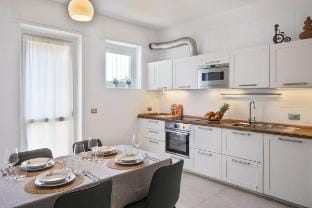 Vivi Milano- B. Suite with5  bedrooms and terrace Vacation rental in Milan