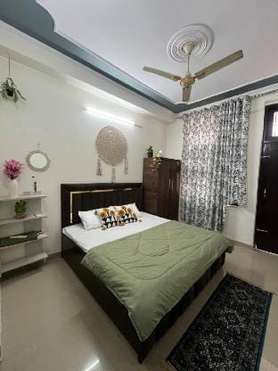 Stay HIGH / Party Ready 3BHK / Near SKIT Collage Vacation rental in Jaipur