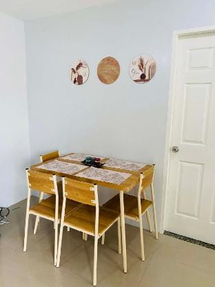 Orange Transient House Vacation rental in Angeles
