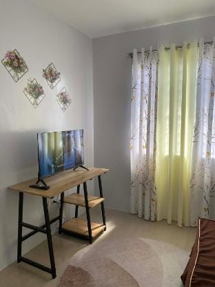 Orange Transient House Vacation rental in Angeles