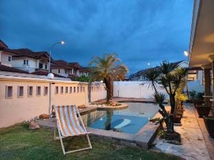 sunway lost world ipoh pool villa 23 pax 6br6bath Vacation rental in Ipoh