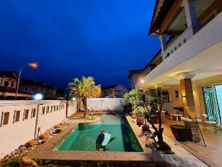 sunway lost world ipoh pool villa 23 pax 6br6bath Vacation rental in Ipoh