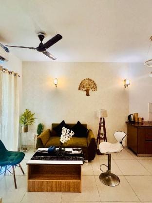 Luxury lofty heaven/studio Apartment 23floor Vacation rental in Noida