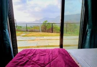 Misty Falls (Karjat) - 3bhk with pool Vacation rental in Maharashtra