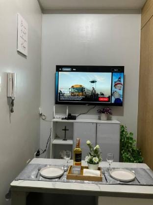 NJ Suites at the Grass near SM North. Vacation rental in Quezon City