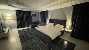 Bedroom with bathroom - Sari Street | 203 Vacation rental in Medina