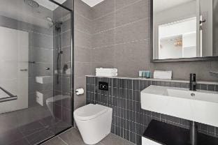 Central Oakleigh 2BR Apartment w Parking Vacation rental in City of Monash