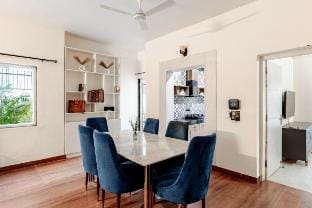 Noida private home with lush green garden Vacation rental in Noida