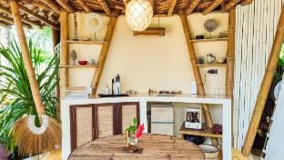 Bamboo Moon · Tropical Castle, Beach, Fiber Vacation rental in General Luna