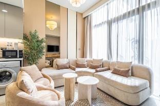 Modern 1BR in Azizi Riviera Vacation rental in Dubai