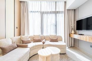 Modern 1BR in Azizi Riviera Vacation rental in Dubai