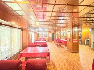 Hotel Valentino 5 minutes walking distance from Darjeeling Mall Road near Telephone Exchange Hotel in Darjeeling