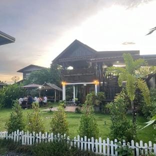 รักษ์ตาโฮมสเตย์-คำชะโนด Hotel in Thailand