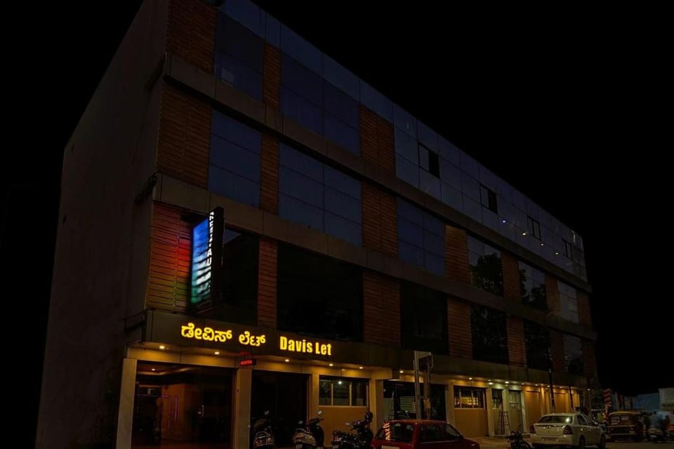 DAVIS LET Hotel in Bengaluru