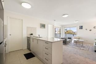 Relaxed 2BR, 2BTH Apartment with Balcony & Parking Vacation rental in Canberra