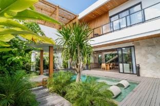 Luxury 3 BR Private Pool Villa With Sauna - 7 mnts From Canggu Beach Villa in North Kuta