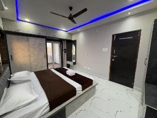 Zythum |Jacuzzi |Roof Top |Movie Room by Homeyhuts Villa in Telangana