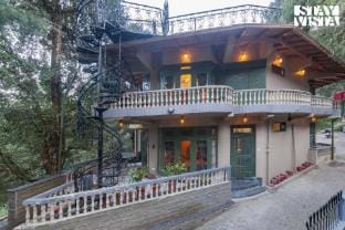 StayVista at 4 Rooms@Villa 360 Villa in Uttarakhand