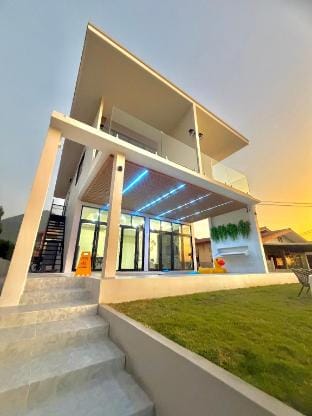 บ้านขวัญเรือนพูลวิลล่า ริมโขง Villa in Vientiane Province, Laos