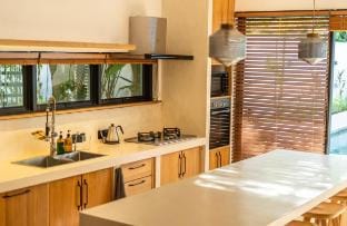 Uluwatu Comfort: 3BR Home w/Full Kitchen & Laundry Villa in Bali
