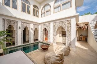 Mediterranean Andalusian 3BR Villa, heart of Ulu Villa in Bali