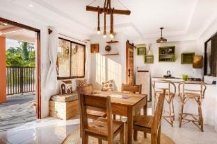 Casa Talisay · Cosy, Beachfront, Sunrise & Bathtub Villa in General Luna