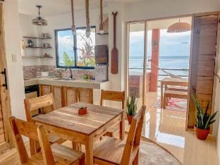 Casa Tamaya · 2 Bedroom, Beachfront view & Bathtub Villa in General Luna