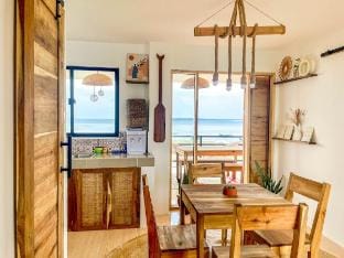Casa Tamaya · 2 Bedroom, Beachfront view & Bathtub Villa in General Luna