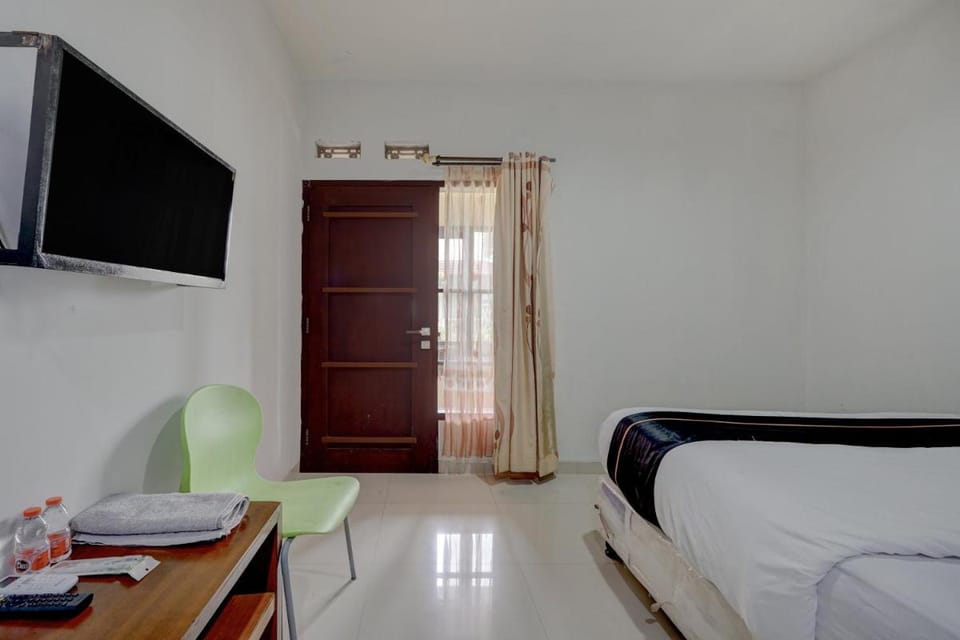 OYO 95119 Syariah Sm Hotel in Cisarua