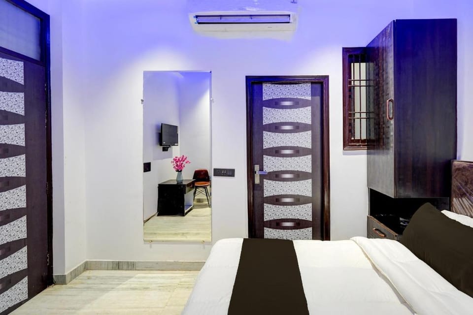 Hotel O Crystal Palace Hotel in Delhi