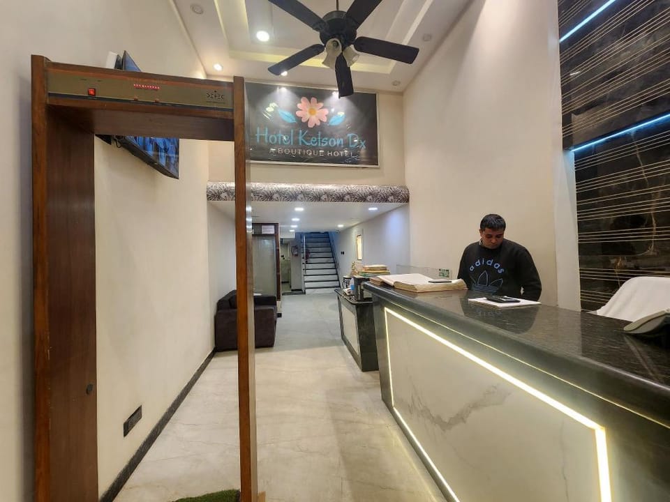 Hotel Kelson Dx-Near Ramakrishna Ashram Metro Hotel in New Delhi