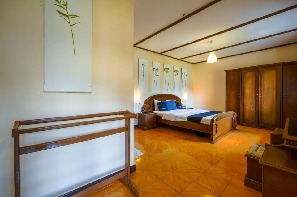 VILLA VTAM Inn in Cisarua