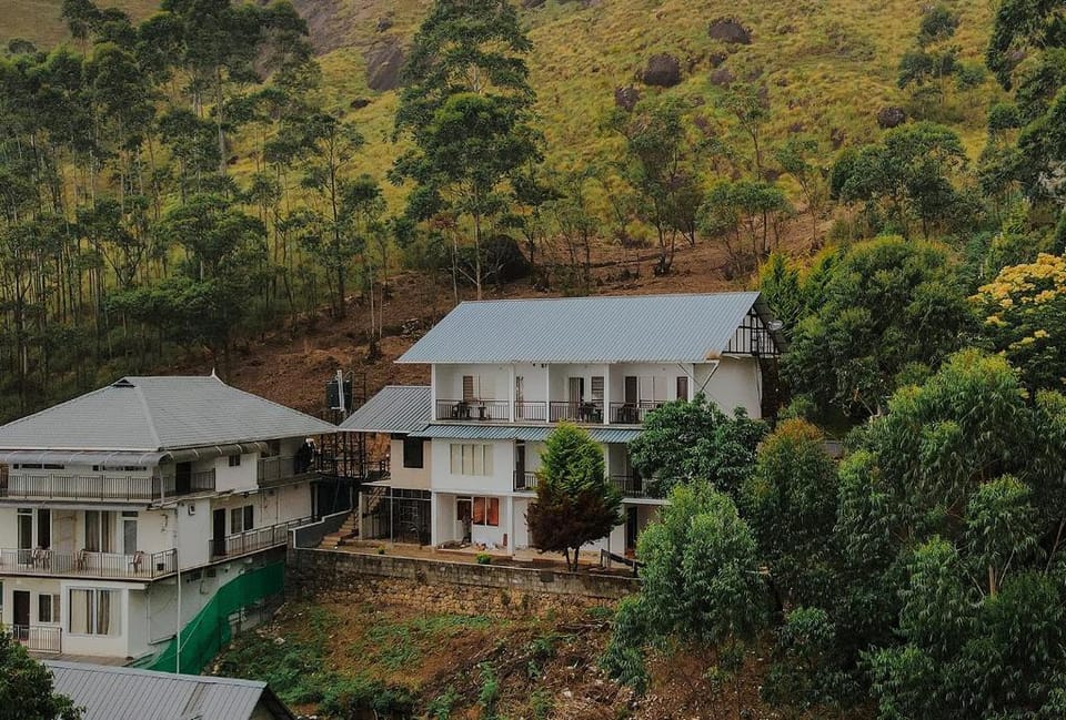 Rock And Mist Munnar House Resort Hotel in Kerala