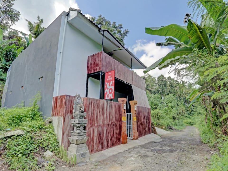 OYO 90512 Tiny House Hotel in Blahbatuh