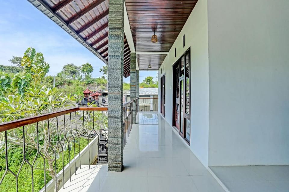OYO 91123 Madhava 108 Hotel in Bali