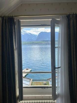 HAUS am SEE SELF CHECK IN Room's at Lake of Thun Hotel in Hilterfingen